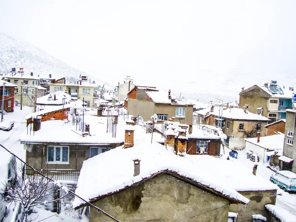 Beyaz Çatılar Kış Mevsimi Köy Evleri — Stok fotoğraf
