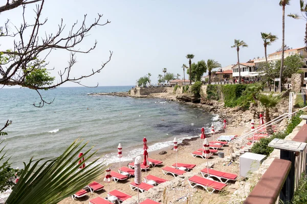 Lettini Sulla Spiaggia Della Località Turistica Side Antalya Costa Mediterranea Foto Stock