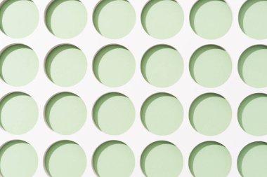 Kağıt sanatı soyut geometrik arkaplan - açık kompozisyon, daire şeklinde beyaz ve yeşil renkler. Metin için kopyalama alanı olan asgari biçim yaratıcı arkaplan