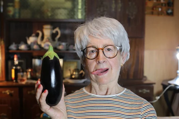 Close Portrait Mature Woman Eggplant Home — Stockfoto