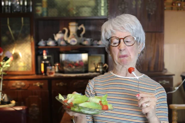 Close Portrait Mature Woman Bowl Salad Home — Foto de Stock