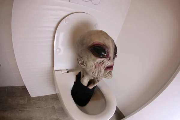 Wide Angle Shot Alien Head Sticking Out Toilet Comedy Concept — Stockfoto
