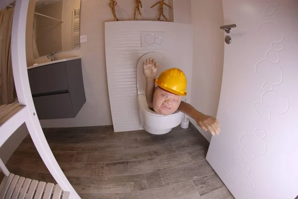 Wide Angle Shot Person Hard Hat Sticking Out Toilet Comedy — Stok fotoğraf