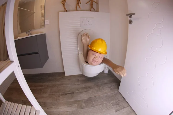 Wide Angle Shot Person Hard Hat Sticking Out Toilet Comedy — Stock Photo, Image