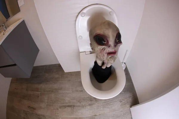 Wide Angle Shot Alien Head Sticking Out Toilet Comedy Concept — Stock Photo, Image