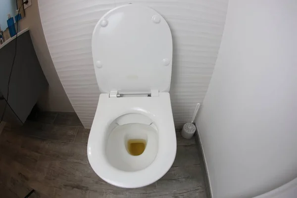 Gros Plan Toilettes Sales Dans Salle Bain Moderne — Photo