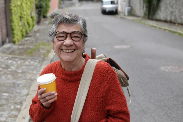Ritratto Bella Donna Anziana Abiti Alla Moda Sulla Strada — Foto Stock