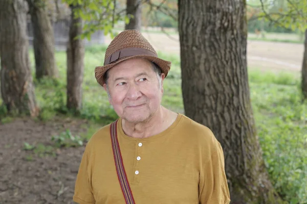 Porträtt Stilig Senior Man Snygga Kläder Naturen — Stockfoto