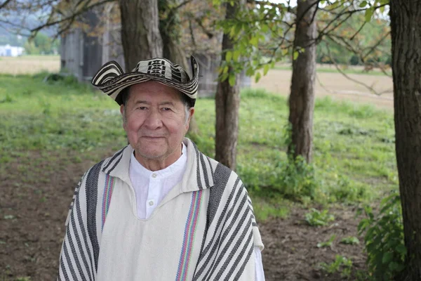 Retrato Hombre Mayor Guapo Ropa Tradicional Colombiana Naturaleza — Foto de Stock