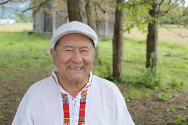 Portrét Pohledného Staršího Muže Tradičním Kolumbijském Oblečení Přírodě — Stock fotografie
