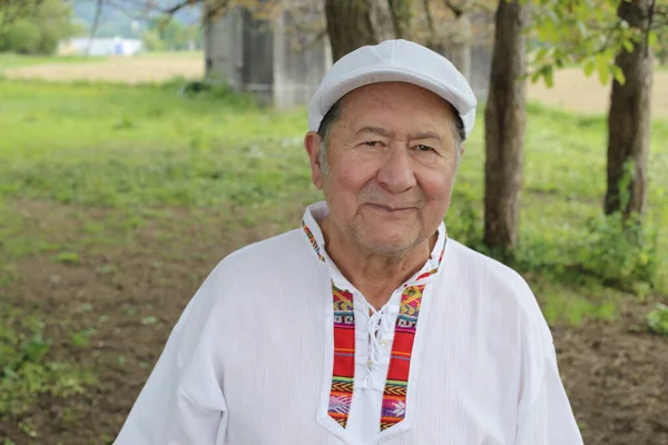 Portrét Pohledného Staršího Muže Tradičním Kolumbijském Oblečení Přírodě — Stock fotografie