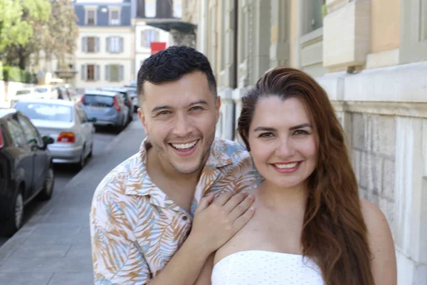 Portrait Jeune Couple Heureux Dans Rue Ville Ensemble — Photo