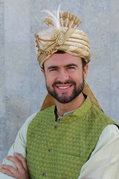 Porträt Eines Hübschen Jungen Indischen Mannes Mit Turban Auf Der — Stockfoto