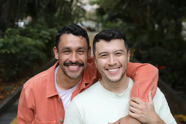Joven Feliz Gay Pareja Dos Guapo Hombres Pasando Tiempo Juntos Imagen de stock