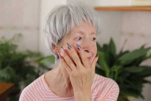 Portrait Happy Mature Grey Haired Woman Colorful Nails Home — Stock Photo, Image
