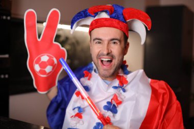 Vatansever Fransız spor fanatiği zaferi kutluyor