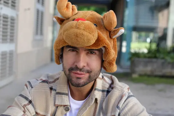 stock image Man wearing a hat that imitates a bear face