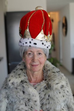 Arka planda kıdemli bayan, kapatın.