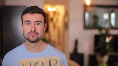 Adam yardım istiyor, kapatın.