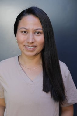 Güzel Latin bir kadının portresi.