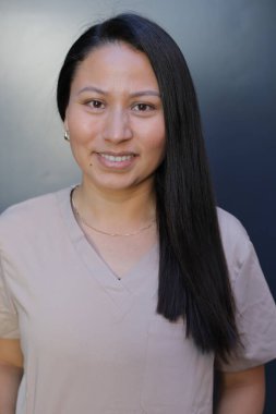 Güzel Latin bir kadının portresi.