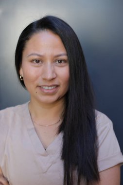 Güzel Latin bir kadının portresi.