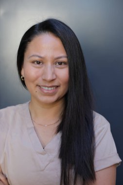 Güzel Latin bir kadının portresi.