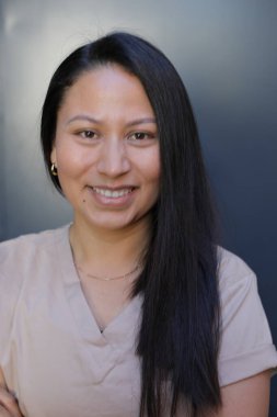 Güzel Latin bir kadının portresi.