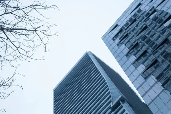 Modern cam binaları, yüksek camdan yapılmış gökdelenleri görmek manzara sağlar.
