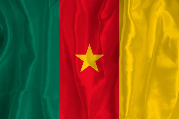 Kamerunská Vlajka Hedvábném Pozadí Skvělým Národním Symbolem Textilní Textura Oficiální — Stock fotografie