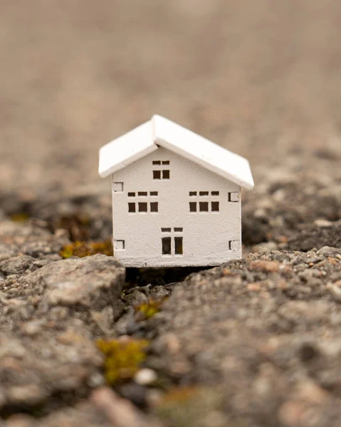 House Fell Crack Earthquake Earthquake Home Insurance Concept Real Estate — Stock Photo, Image
