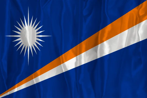絹の背景にマーシャル諸島の旗は素晴らしい国のシンボルです 生地の質感国の公式シンボル — ストック写真