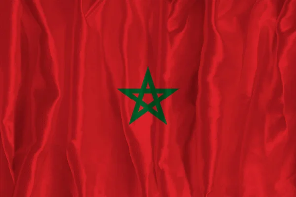 具有丝绸背景的摩洛哥国旗是一个伟大的国家象征 织物的结构国家的官方象征 — 图库照片