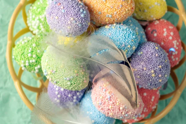 Декоративные Пасхальные Яйца Разных Цветов Крупным Планом — стоковое фото