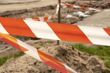 Caddelerde yol çalışması, otoyolda ciddi hasar, mühendislik iletişim yollarının onarımı