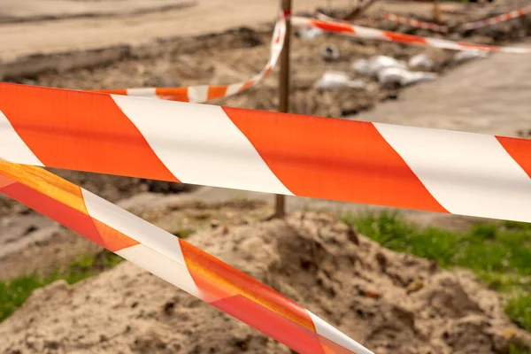 Caddelerde yol çalışması, otoyolda ciddi hasar, mühendislik iletişim yollarının onarımı