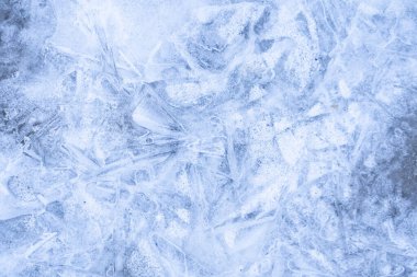 Buzlu kış arka planı grunge dokusunu çatlatmış. Buz pateni pistindeki doğal çizikler kış kompozisyonu için bir doku ya da arka plan, büyük uzun boyama
