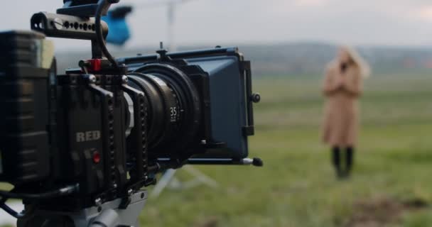 录像带 团队电影制作 演员在片场 视频灯 团队合作 高质量的4K镜头 专业视频设备 工作室灯 过程中的创造性 — 图库视频影像