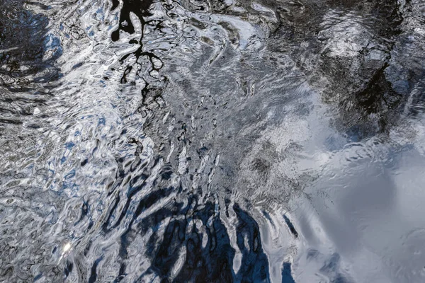Schöne Reflexion Der Natur Bäume Wasser Frühlingsstimmung Sonne Und Blauer — Stockfoto