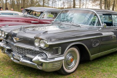 İsveç, Tydinge 1 Mayıs 2022: Sergide eski ve güzel bir araba