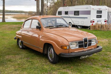 İsveç, Tydinge 1 Mayıs 2022: Sergide eski ve güzel bir araba