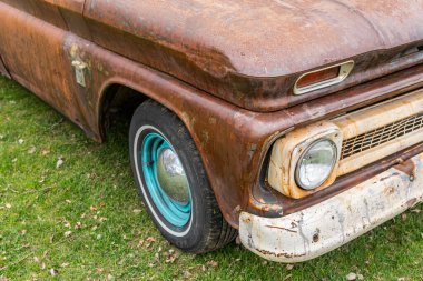 İsveç, Tydinge 1 Mayıs 2022: Sergide eski ve güzel bir araba