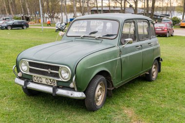 İsveç, Tydinge 1 Mayıs 2022: Sergide eski ve güzel bir araba