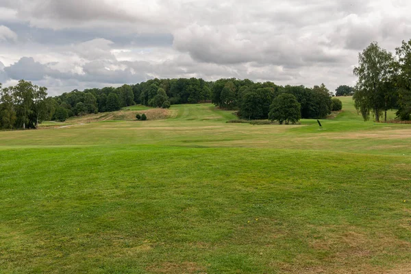Golfplatz Golfplatz Einem Bewölkten Sommertag Schöne Natur Grünes Gras Dynamischer — Stockfoto