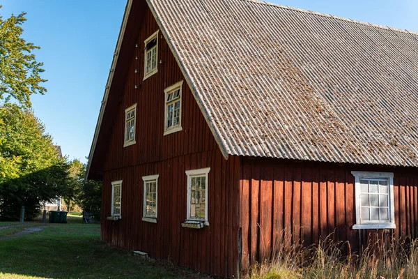 Casa Madeira Vermelha Velha Estilo Escandinavo Vintage Casa Antiga Tradicional — Fotografia de Stock