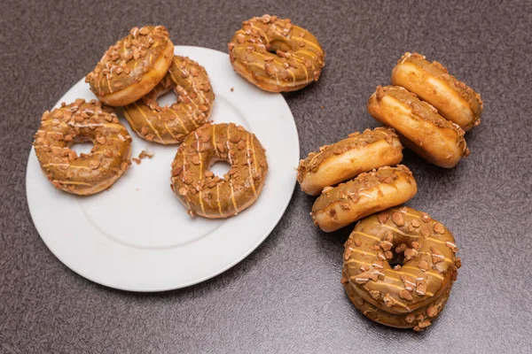 Muitos Donuts Redondos Doces Saborosos Donuts Anel Cobertos Açúcar Donut — Fotografia de Stock