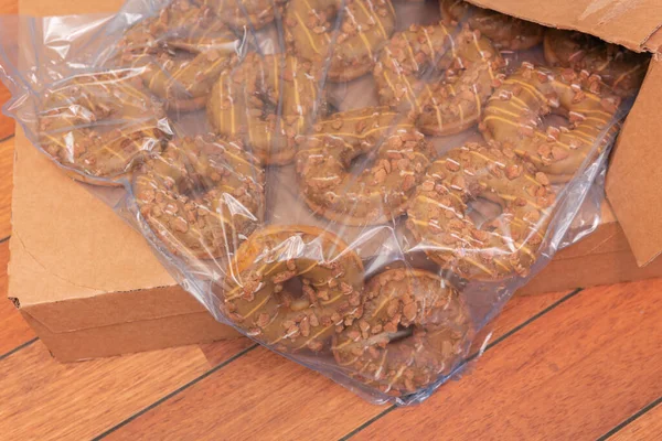 Багато Солодких Смачних Круглих Пончиків Кільцевих Пончиків Покритих Цукром Паста — стокове фото