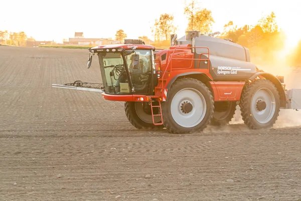 Schweden Knislinge Mai 2023 Traktor Versprüht Dünger Auf Feld Bei — Stockfoto