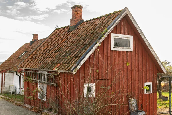 Tradicional Antiga Casa Sueca Vermelha Vintage Madeira Dia Ensolarado Arquitetura — Fotografia de Stock