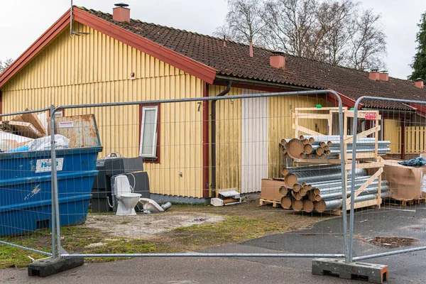 Knislinge 2023年1月3日 修理一座木制房屋 日常工作 大楼的维修 — 图库照片